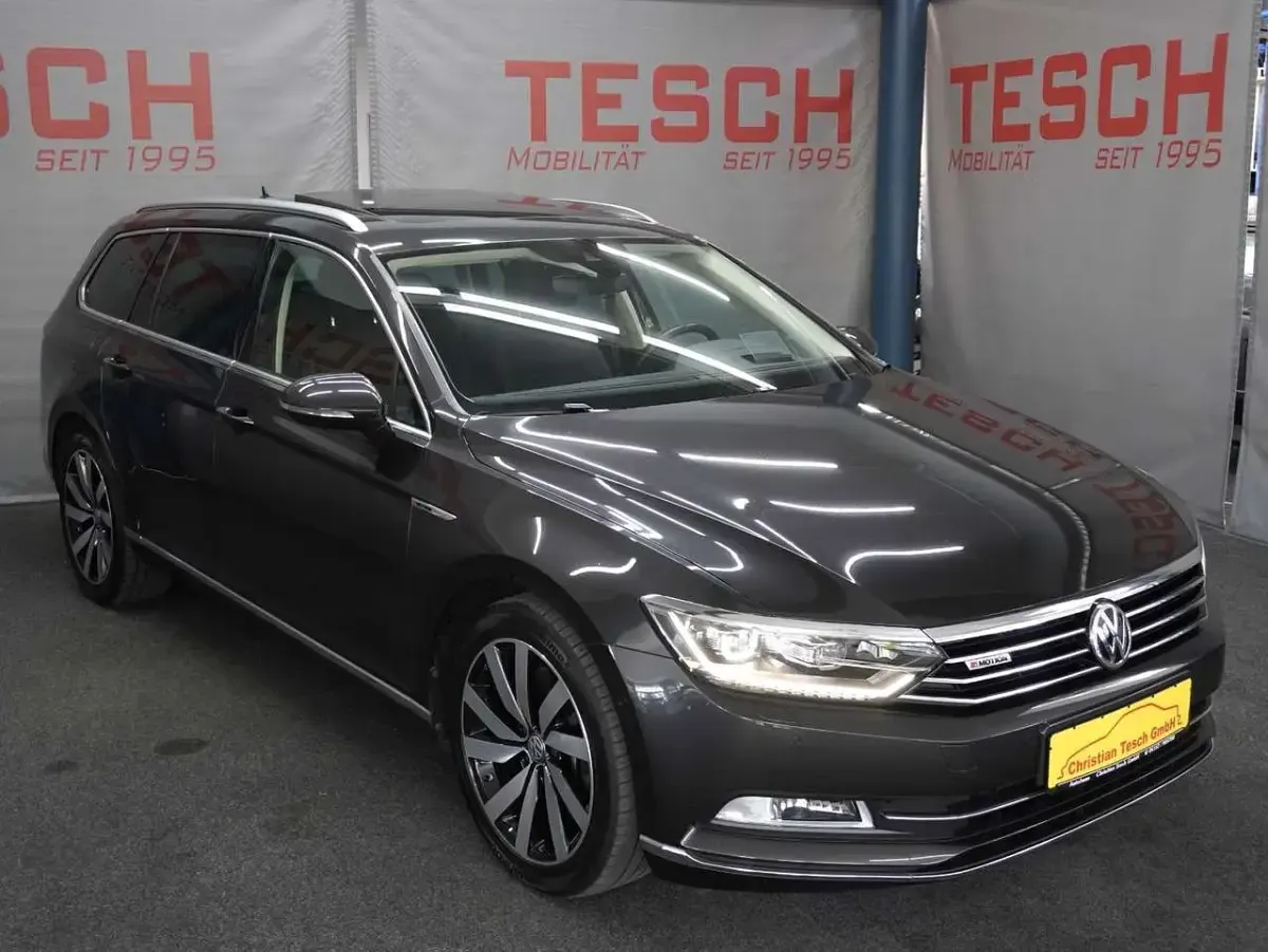 Używany VW Passat Highline 239 KM (175 kW) 2018 Szary Kombi