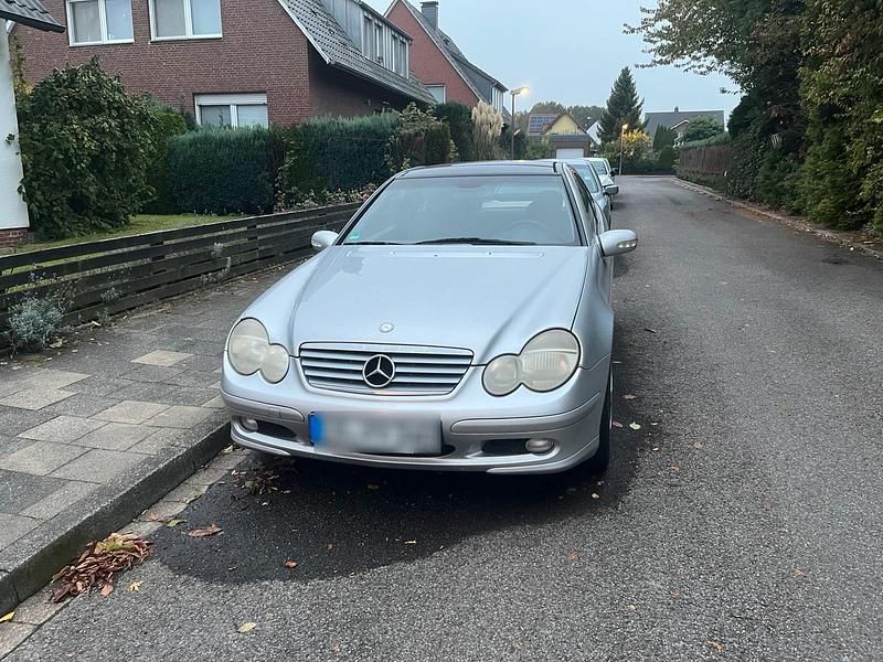 Silber Gebraucht 2003 Mercedes C180 Coupé | 1.800 € (Fairer Preis) - Bild 1/4