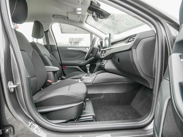 Gebraucht Ford Focus Titanium 125 PS (91 kW) 2024 Grau Limousine