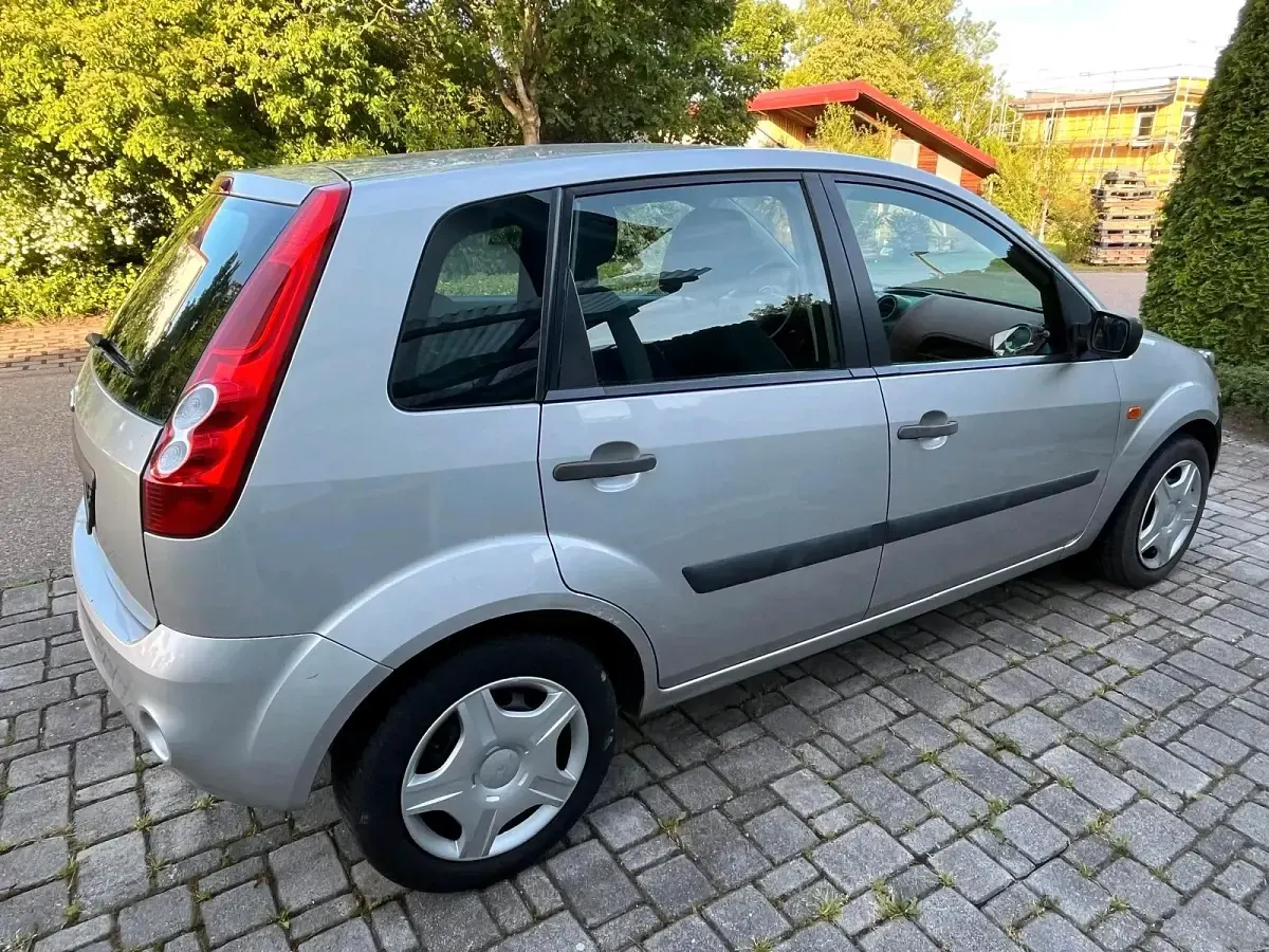 Gebraucht Ford Fiesta 80 PS (58 kW) 2005 Silber Kleinwagen