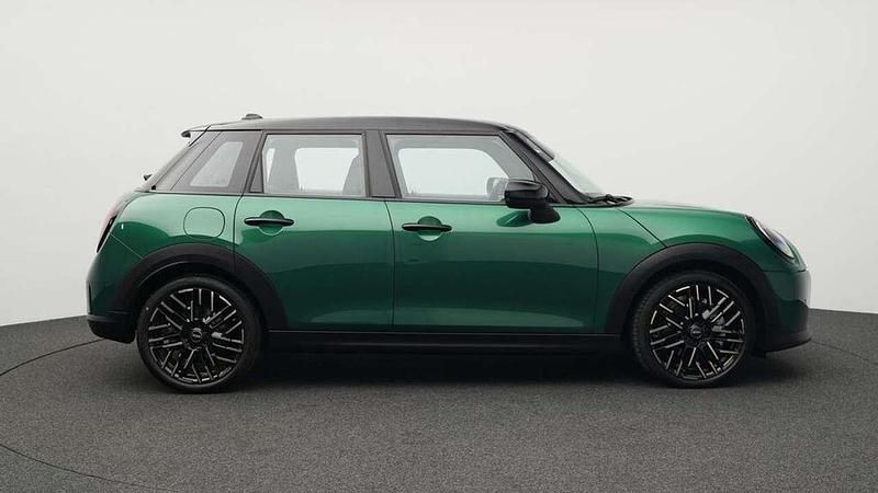 Gebraucht Mini Cooper Favoured 156 PS (114 kW) 2024 Grün Kleinwagen