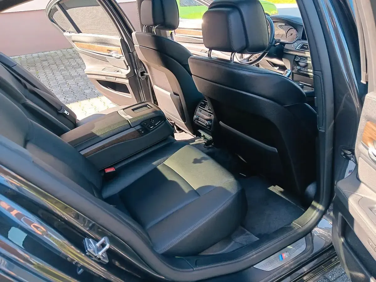 Gebraucht BMW 750 404 PS (297 kW) 2010 Grau Limousine