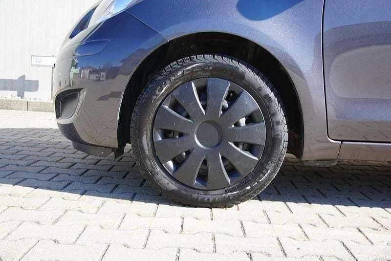 Usado Toyota Yaris 69 CV (50 kW) 2011 Gris Utilitario