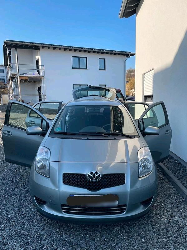 Gebraucht Toyota Yaris 87 PS (63 kW) 2007 Silber Kleinwagen