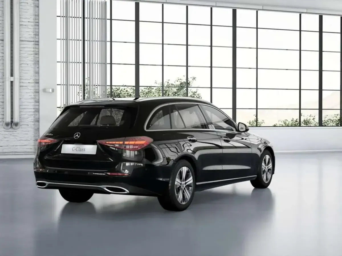 Gebraucht Mercedes C300e Avantgarde 313 PS (230 kW) 2023 Obsidianschwarz Kombi