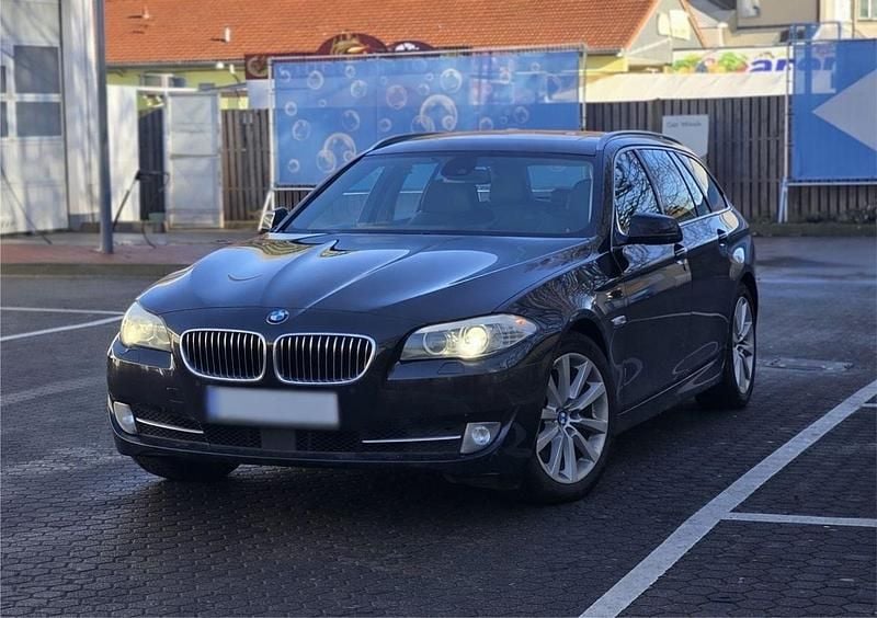 Gebraucht BMW 530 258 PS (189 kW) 2011 Schwarz Kombi