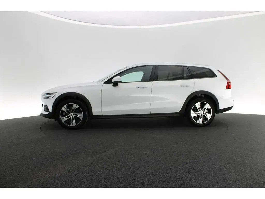 Gebraucht Volvo V60 CC Plus 197 PS (144 kW) 2023 Weiß Kombi