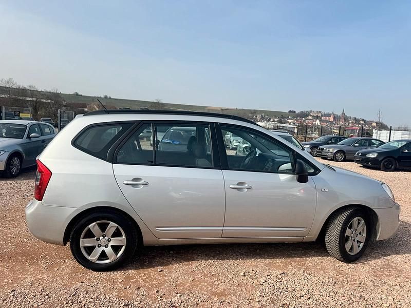 Gebraucht Kia Carens 145 PS (106 kW) 2009 Silber Van / Kleinbus