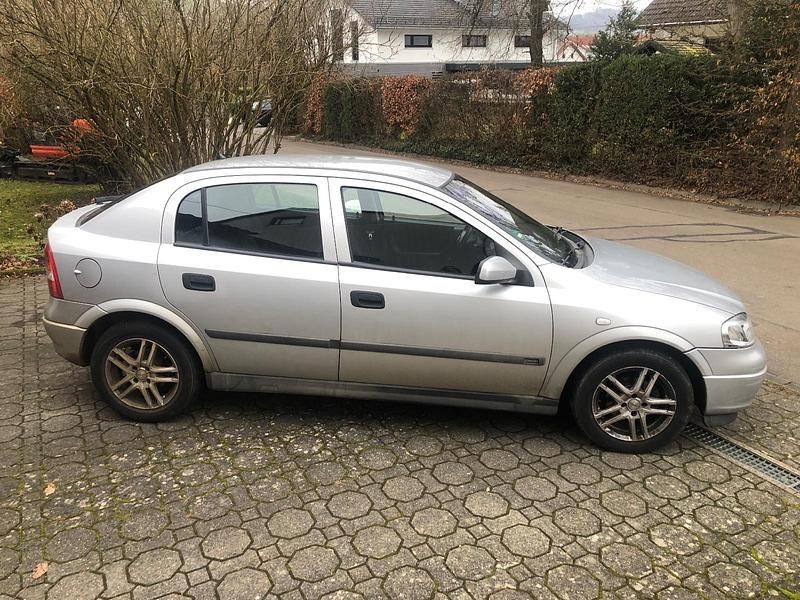 Gebraucht Opel Astra 75 PS (55 kW) 1998 Silber Limousine