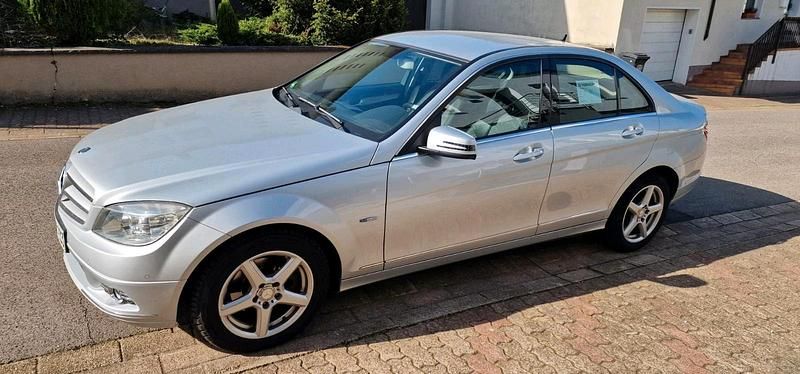 Gebraucht Mercedes C180 156 PS (114 kW) 2010 Silber Limousine