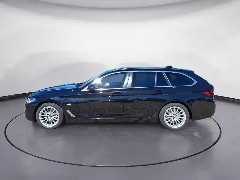 Gebraucht BMW 530e Sport Line 184 PS (135 kW) 2023 Schwarz ii Kombi