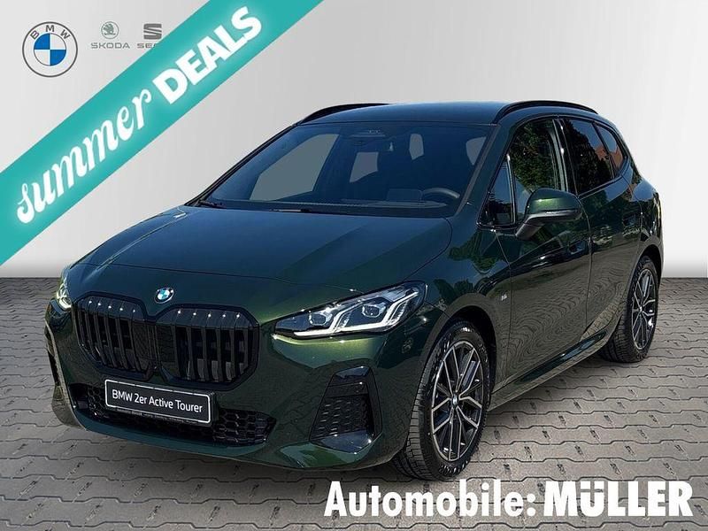 Gruen Neu 2025 BMW 218 Active Tourer M Sport Van / Kleinbus | 43.300 € (Teuer) - Bild 1/4