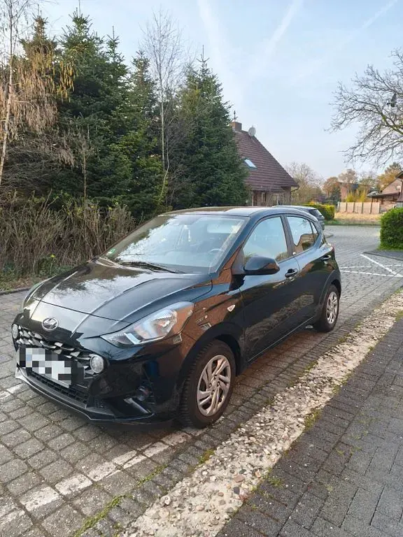 Gebraucht Hyundai i10 Select 67 PS (49 kW) 2020 Schwarz Kleinwagen