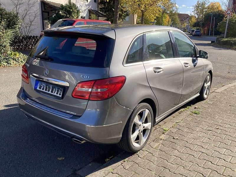 Gebraucht Mercedes B200 136 PS (100 kW) 2013 Grau Van / Kleinbus
