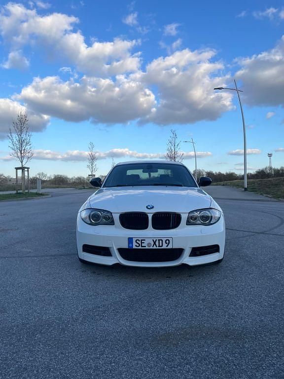 Gebraucht BMW 135 Performance 306 PS (225 kW) 2009 Weiß Kleinwagen