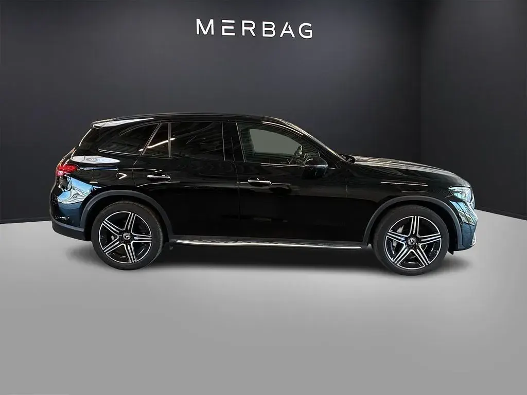 Gebraucht Mercedes GLC300 AMG line 269 PS (197 kW) 2024 Schwarz SUV