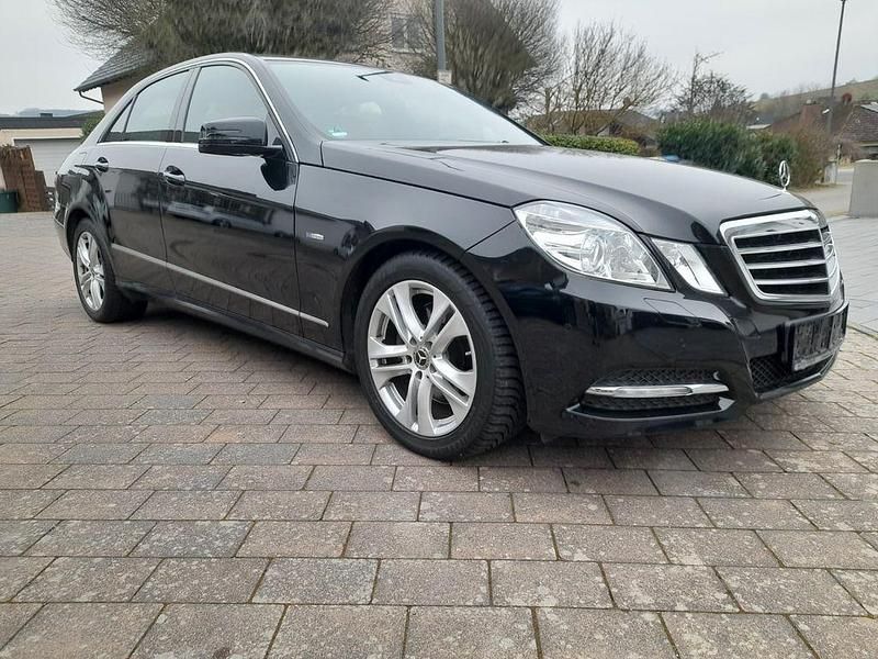 Gebraucht Mercedes E300 231 PS (169 kW) 2010 Schwarz Limousine