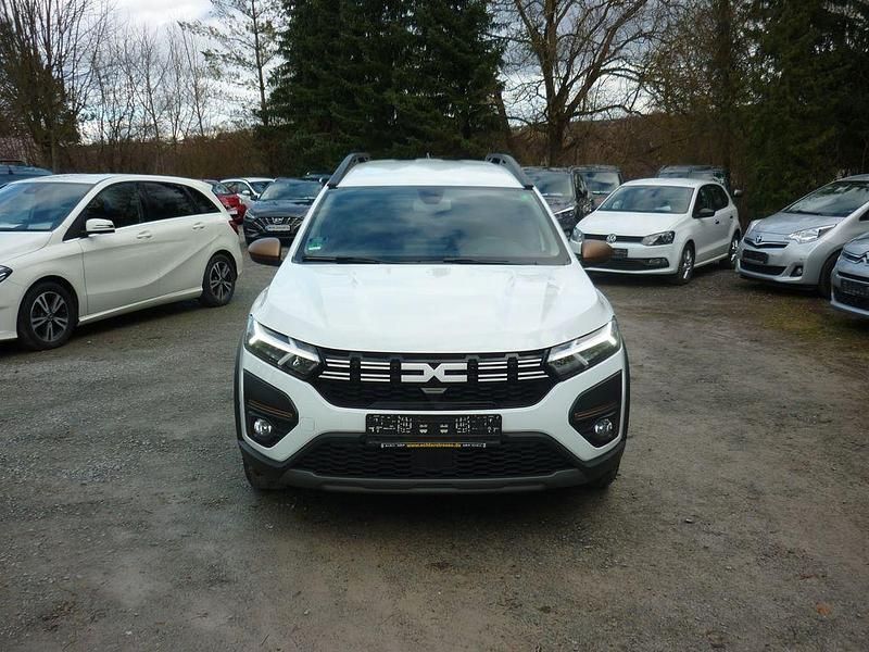 Gebraucht Dacia Jogger 141 PS (103 kW) 2024 Weiß Van / Kleinbus