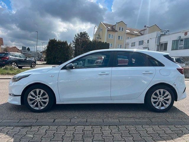 Gebraucht Kia Ceed Edition 7 101 PS (74 kW) 2022 Weiß Kleinwagen