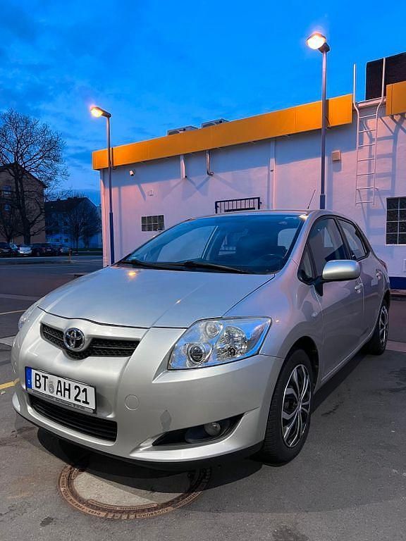 Gebraucht Toyota Auris Sol 124 PS (91 kW) 2008 Silber Kleinwagen