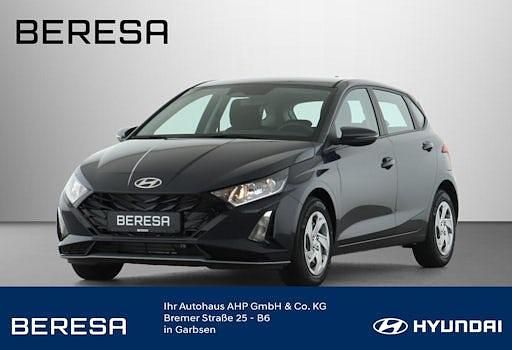 Neu Hyundai i20 Select 100 PS (73 kW) 2025 Grau Limousine
