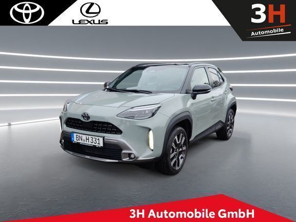 Urban khaki, dach schwarz Gebraucht 2024 Toyota Yaris Hybrid | 32.690 € (Teuer) - Bild 1/4