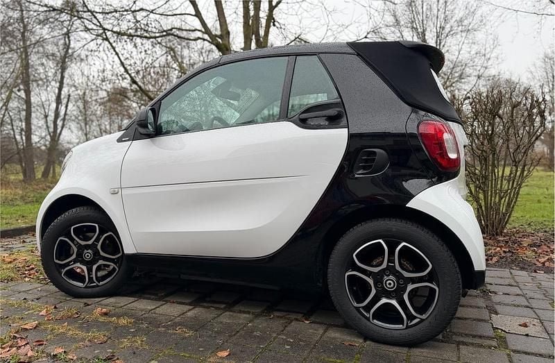 Weiß Gebraucht 2016 Smart ForTwo Cabrio Cabrio | 12.200 € (Fairer Preis) - Bild 1/4