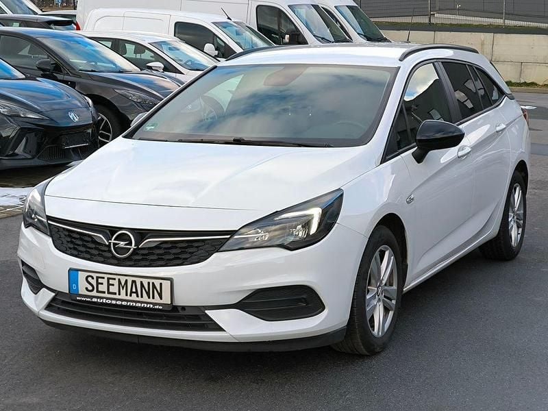 Weiß Gebraucht 2021 Opel Astra Edition Kombi | 9.900 € (Superpreis) - Bild 1/4