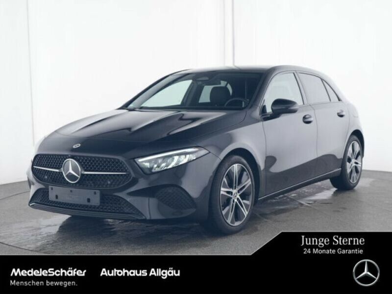 Lack kosmosschwarz (metallic) Gebraucht 2024 Mercedes A200 Limousine | 33.769 € (Teuer) - Bild 1/4