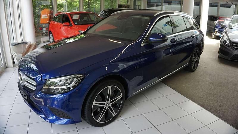 Gebraucht Mercedes C300e 211 PS (155 kW) 2020 Brillantblau Kombi