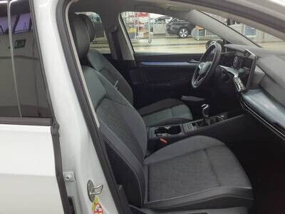 Gebraucht VW Golf VIII Pro 116 PS (85 kW) 2024 Weiß (pure white) Limousine