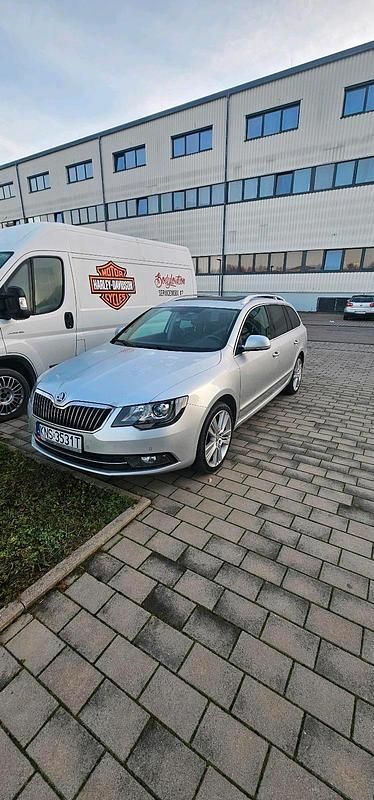 Silber Gebraucht 2014 Skoda Superb Kombi | 7.500 € (Teuer) - Bild 1/4