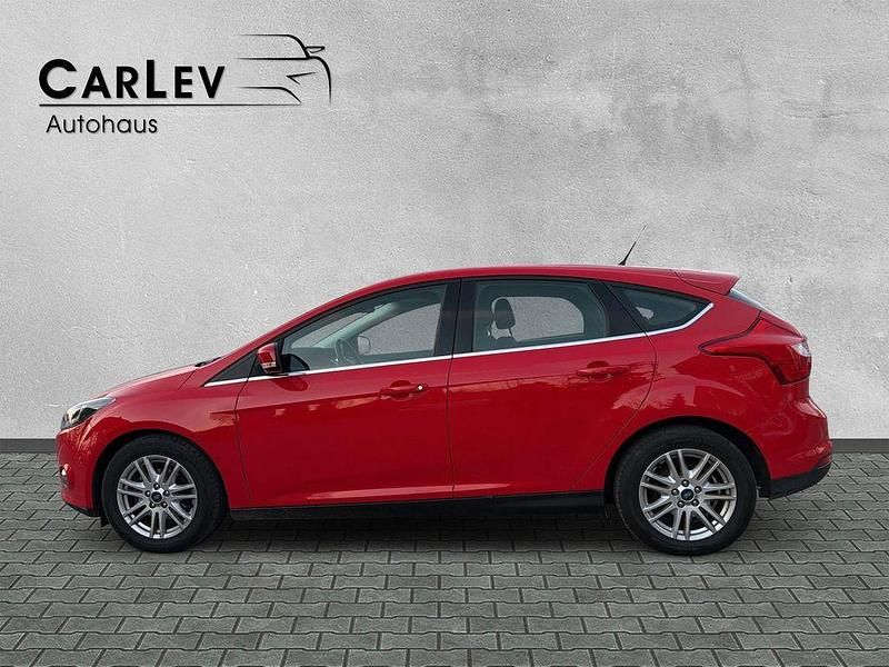 Gebraucht Ford Focus Titanium 125 PS (91 kW) 2012 Rot Limousine