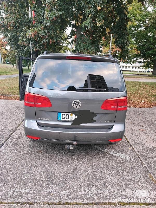 Gebraucht VW Touran 140 PS (102 kW) 2014 Grau Van / Kleinbus