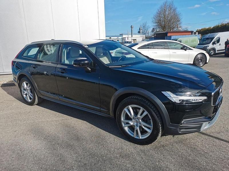 Gebraucht Volvo V90 CC Basis 190 PS (139 kW) 2019 Black solid "stone" / solid Kombi