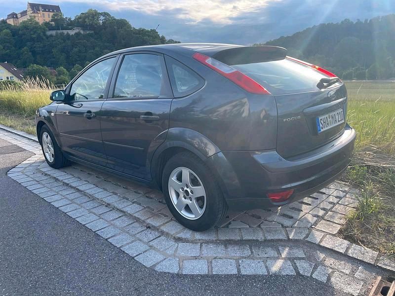 Gebraucht Ford Focus 101 PS (74 kW) 2008 Grau Kleinwagen