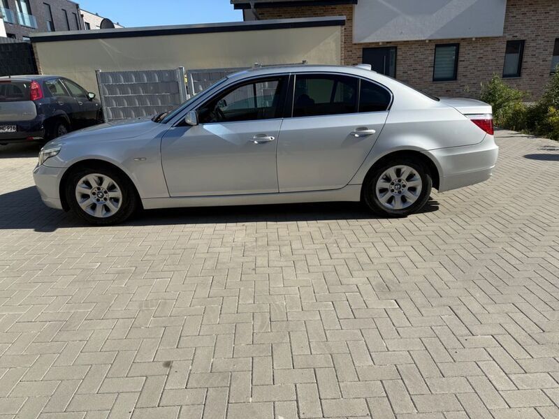 Silber Gebraucht 2009 BMW 525 Limousine | 7.500 € (Fairer Preis) - Bild 1/4