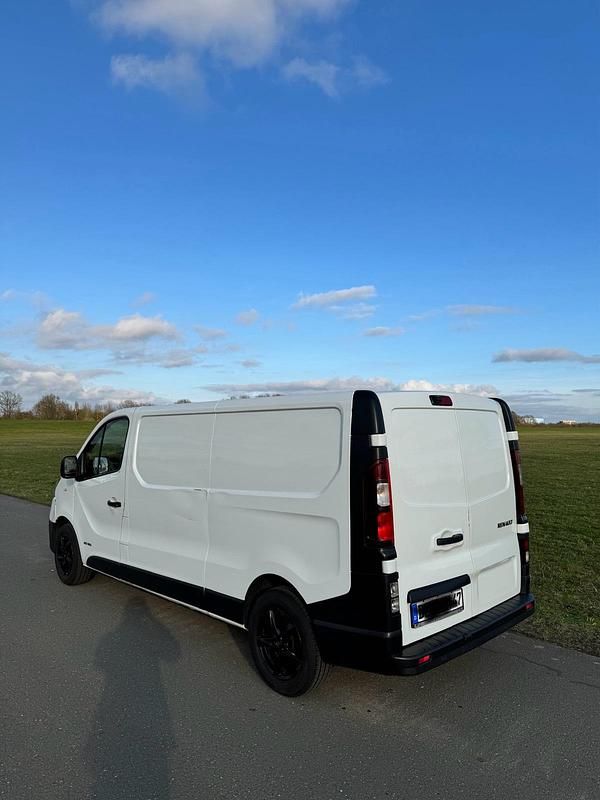 Gebraucht Renault Trafic 120 PS (88 kW) 2016 Weiß Van / Kleinbus