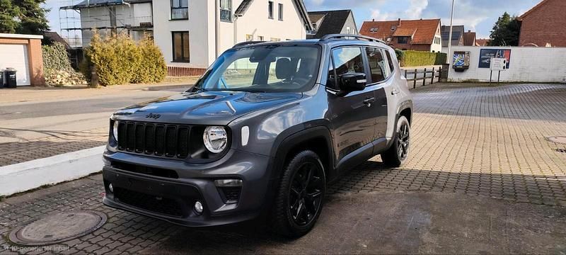 Grau Gebraucht 2022 Jeep Renegade Night Eagle SUV | 14.000 € (Fairer Preis) - Bild 1/4