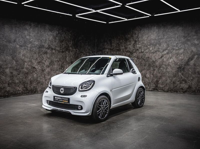 Kristallweiss Gebraucht 2019 Smart ForTwo Cabrio Brabus Xclusive Cabrio | 34.444 € (Teuer) - Bild 1/4
