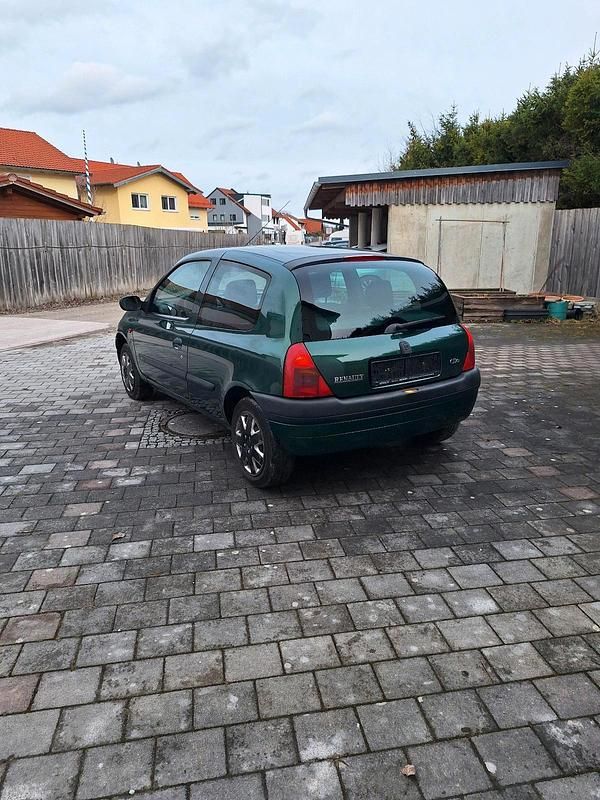 Gebraucht Renault Clio II 58 PS (42 kW) 2001 Grün Kleinwagen