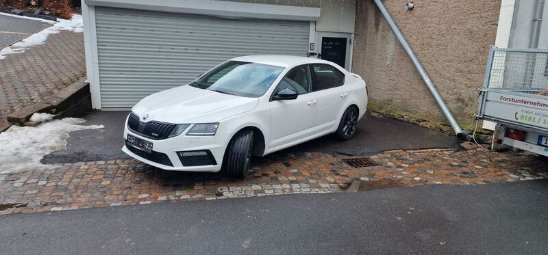 Weiß Gebraucht 2018 Skoda Octavia RS Limousine | 17.771 € (Fairer Preis) - Bild 1/4
