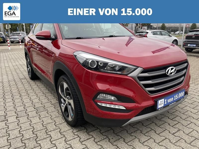 Rot Gebraucht 2018 Hyundai Tucson Trend SUV | 18.980 € (Teuer) - Bild 1/4