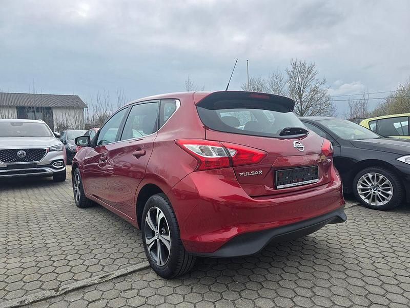 Gebraucht Nissan Pulsar Acenta 116 PS (85 kW) 2017 Rot Kleinwagen