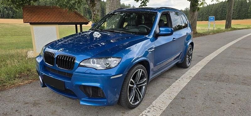 Blau Gebraucht 2011 BMW X5 M Performance SUV | 28.900 € (Fairer Preis) - Bild 1/4