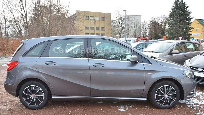 Gebraucht Mercedes B180 122 PS (89 kW) 2011 Grau Van / Kleinbus