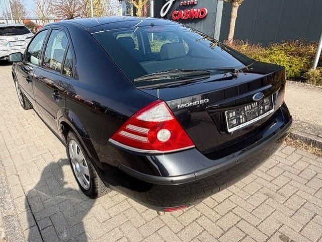 Gebraucht Ford Mondeo Ambiente 131 PS (96 kW) 2005 Schwarz Limousine