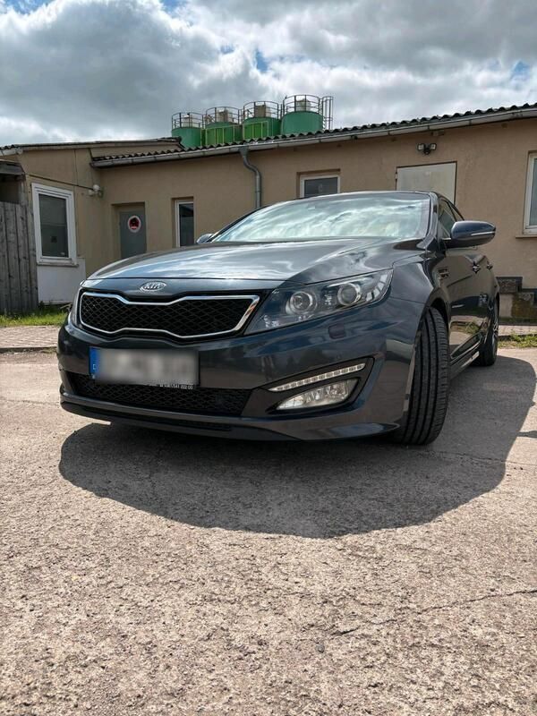 Grau Gebraucht 2012 Kia Optima Spirit Limousine | 8.500 € (Fairer Preis) - Bild 1/4
