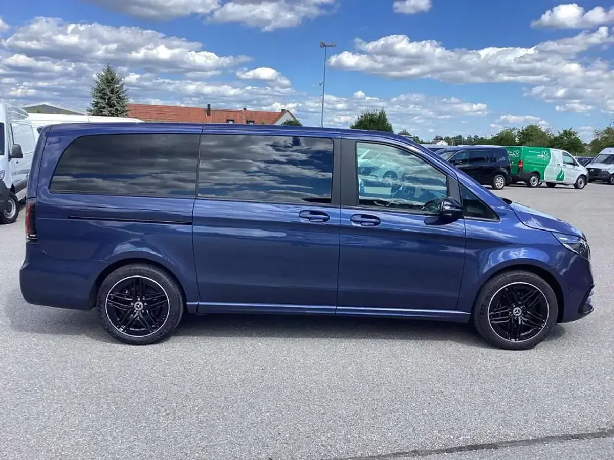 Gebraucht Mercedes V300 Avantgarde 237 PS (174 kW) 2025 Blau Van / Kleinbus