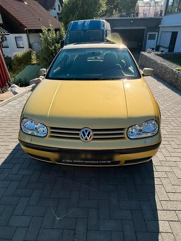 Gold Gebraucht 1998 VW Golf IV Kleinwagen | 1.000 € (Guter Preis) - Bild 1/4